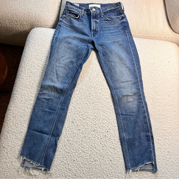 The Mid Rise Dazzler Ankle Step Fray in Something To Remember
MOTHER - Picture 8 of 11